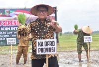 Ketua DPRD Lampung Bersama Forkopimda Tanam Padi di Lampung Timur