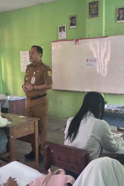 Pastikan Tak Ada Anak Putus Sekolah, Thomas Amirico Kawal Langsung 79 Siswa SMA Siger ke Sekolah Baru