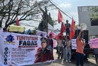 Massa FAGAS Geruduk Kejati Lampung, Desak Febrie Adriansyah Ditangkap Tanpa Perlakuan Istimewa
