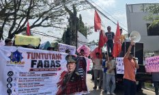 Massa FAGAS Geruduk Kejati Lampung, Desak Febrie Adriansyah Ditangkap Tanpa Perlakuan Istimewa