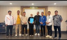 Berkas Cawabup Way Kanan M. Galang Putra Rahman Diserahkan ke Bupati Ayu Asalasiyah