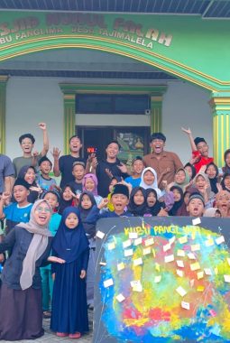 Kolaborasi Kita Bersuara, Kelas Impian, Fino Badut, dan BEM UIM Hadirkan Aksi Literasi di Desa Tajimalela