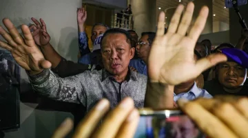 Rompi dan Borgol yang Hilang, Hukum yang Berlutut