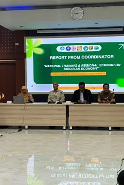 IPB, SEAMEO BIOTROP, dan Polinela Latih Guru se-Lampung Terapkan Ekonomi Sirkular