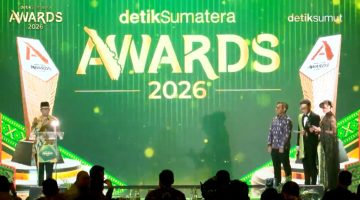 Piala di Atas Panggung, Rapor Merah di Bawah Meja: Ironi “Anugerah Pembangunan Terpuji” untuk Pendidikan Lampung