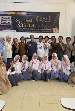 Residensi Sastra Cipta Puisi 2026 Resmi Dimulai, Ari Pahala Hutabarat Ajak Peserta Menemukan Puisi dari Pengalaman Dunia Kepenyairan hingga Proses Kreatif menulis puisi.