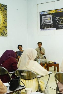 Residensi Sastra: Cipta Puisi Dorong Peserta Menemukan Gagasan dan Kedalaman Makna