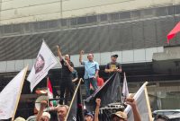 Tak Kunjung Ditemui, Demonstran Lampung Bentrok dengan Petugas Kementerian Imipas